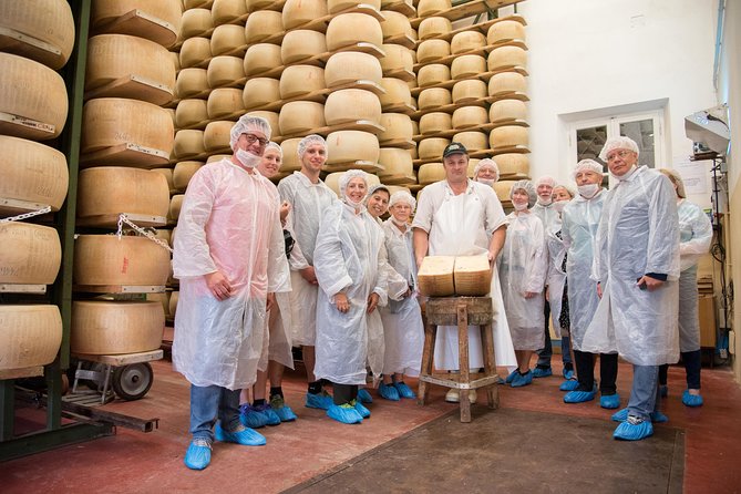 Guided group tour TastyBus: Parmesan Cheese and Parma Ham - Key points before you book