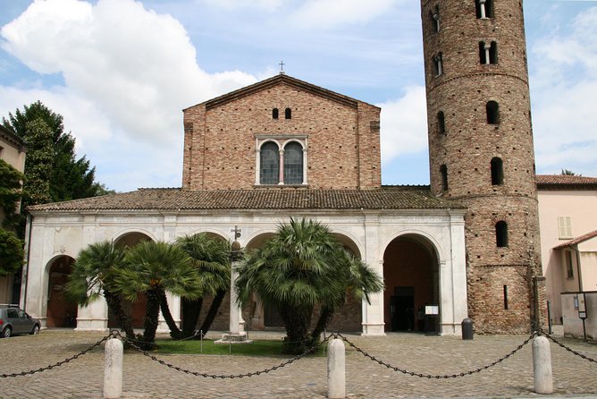 Guided Tour of Mosaic Tiles in Ravenna - San Vitale and the imperial message in mosaic
