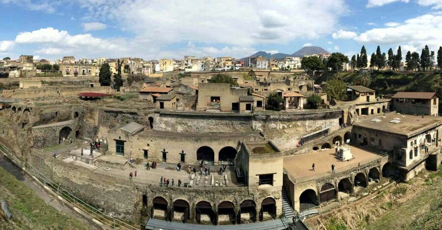 Herculaneum: Skip-the-Line Entry Ticket with Audio Guide - Frescoes, mosaics, and wooden doors