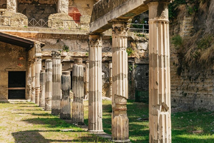 Herculaneum: Skip-the-Line Guided Tour with Archaeologist - Thermal baths, the Forum, and the Gymnasium