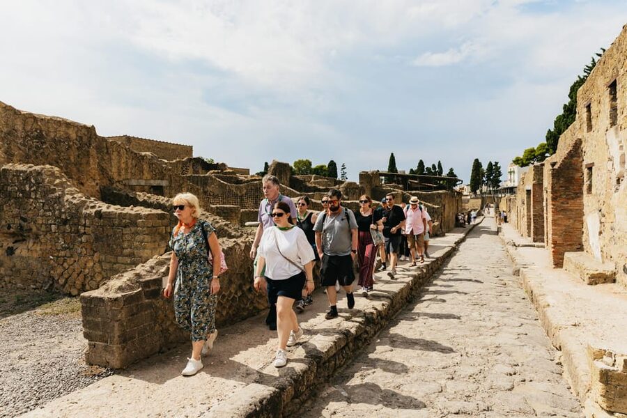 Herculaneum: Skip-the-Line Guided Tour with Archaeologist - Why Herculaneum feels different from Pompeii
