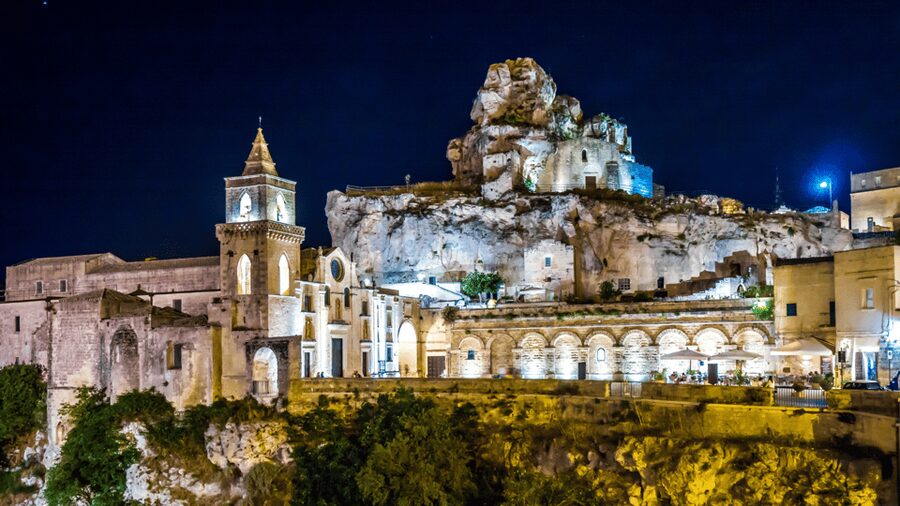 Itria Valley: Polignano, Ostuni, and Locorotondo, from Bari - Locorotondo: a small town with distinctive roofs