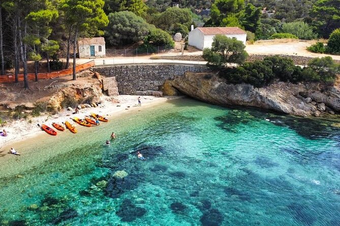 Kayak tour with aperitif and dolphins - Paddling along Cala Moresca’s coves