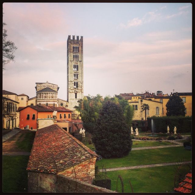 Lucca: 2-Hour City Center Walking Tour - Pace, group comfort, and accessibility