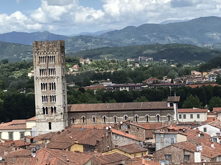Lucca: 2-Hour City Center Walking Tour - San Frediano and Piazza Anfiteatro