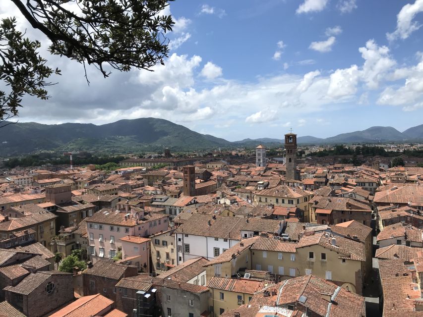 Lucca: 2-Hour City Center Walking Tour - The walls are Lucca’s defining walk