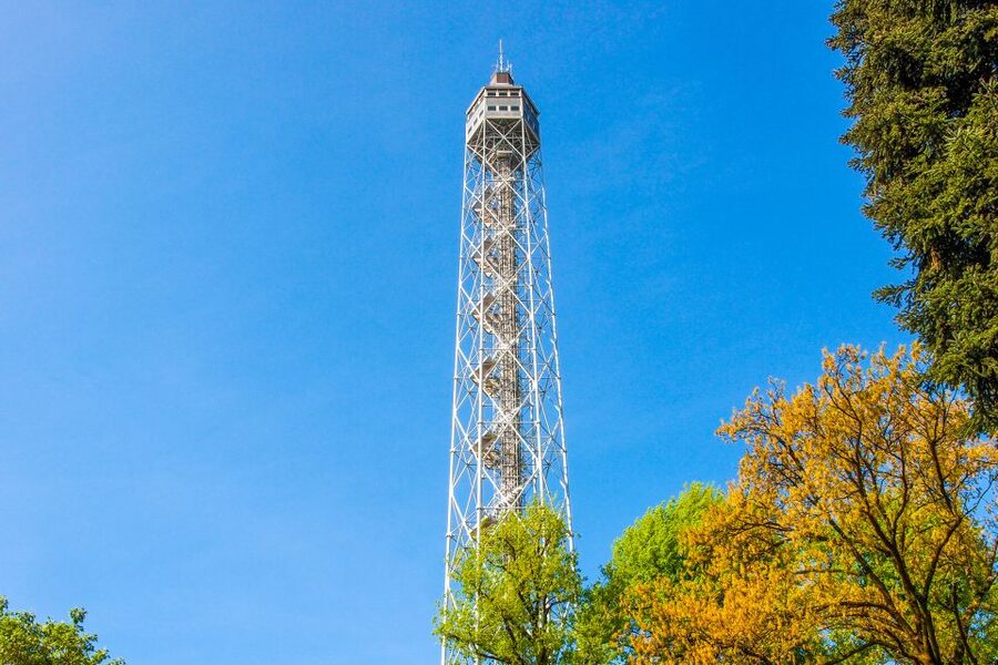 Milan: Branca Tower Entrance Ticket - Gio Ponti’s slender tower in Parco Sempione