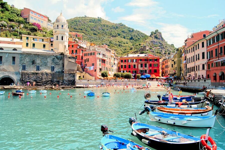 Milan: Cinque Terre Full-Day Guided Trip With Cruise - Manarola: one hour among the cliffs