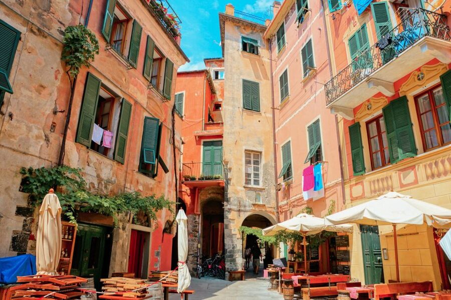 Milan: Cinque Terre Full-Day Guided Trip With Cruise - Monterosso al Mare: beach, lunch, and free time