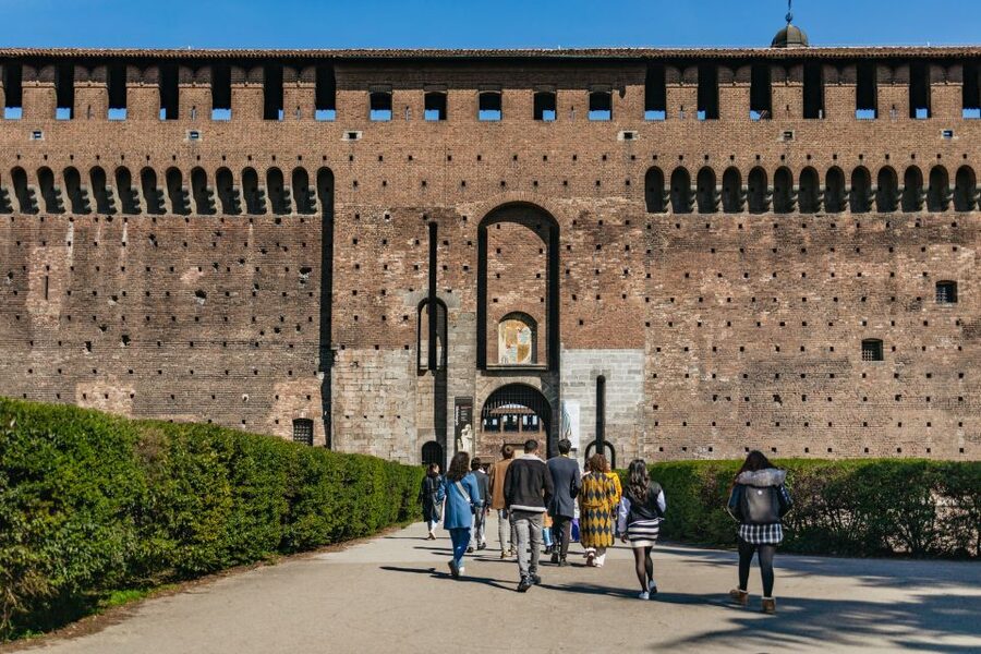 Milan: Da Vinci's Last Supper and Guided Walking Tour - Piazza Duomo and the cathedral from outside