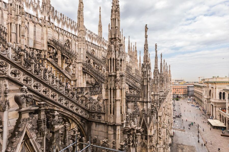 Milan Duomo and Rooftop 2-Hour Guided Tour - Walking among 3,400 statues and 135 spires