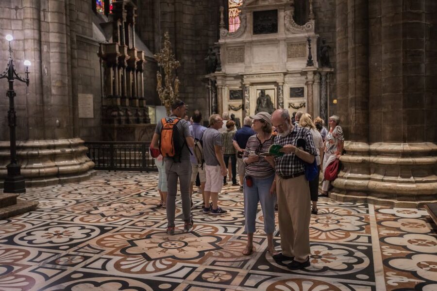 Milan Duomo and Rooftop 2-Hour Guided Tour - How the English-speaking guide affects the visit
