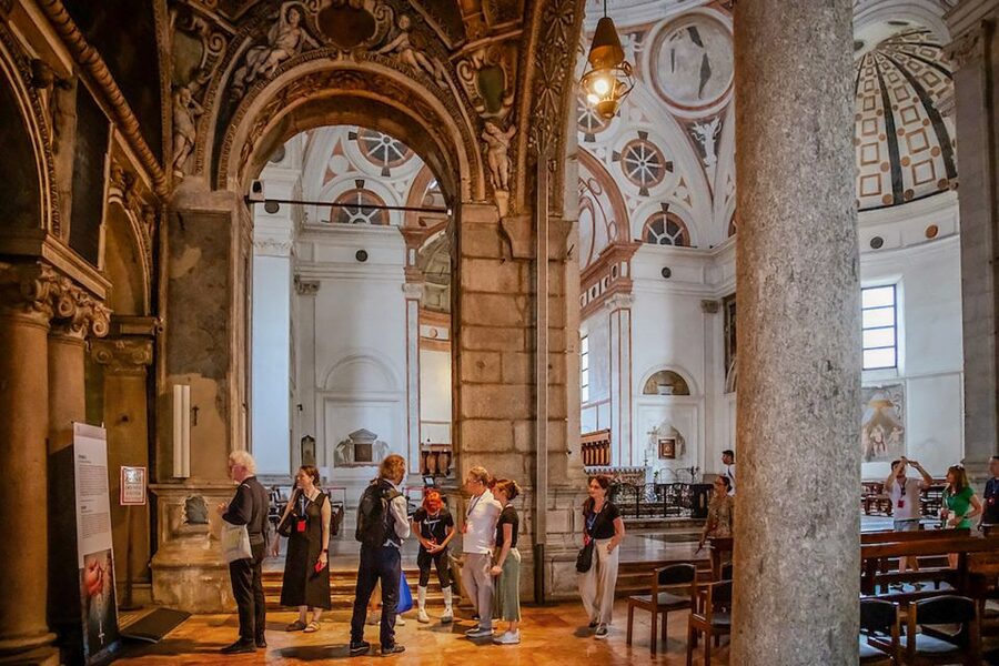 Milan: Guided Tour of Leonardo da Vinci's 'The Last Supper' - The first 30 to 40 minutes outside the church