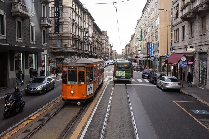 Milan Hop-On Hop-Off Bus Tour with Four Routes - Finding stops and managing the waiting time