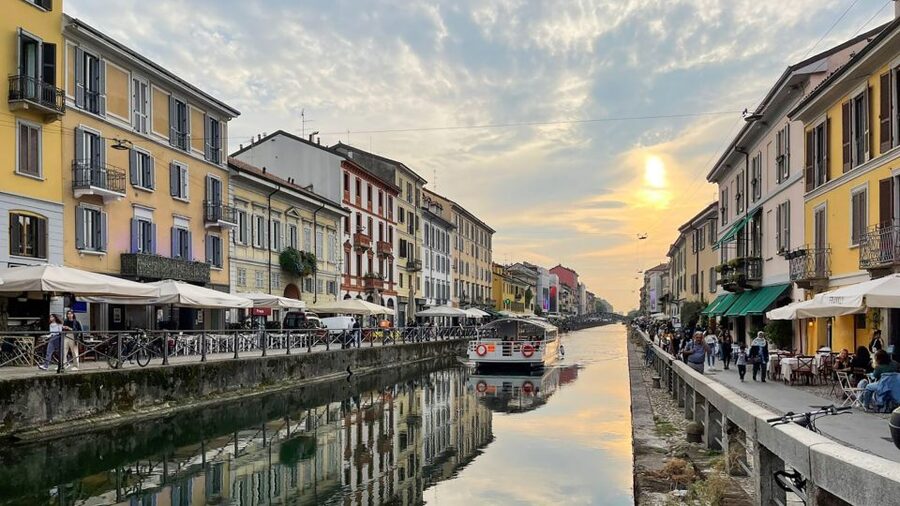 Milan: Navigli District Canal Boat Tour with Aperitivo - What this Milan canal cruise is really like