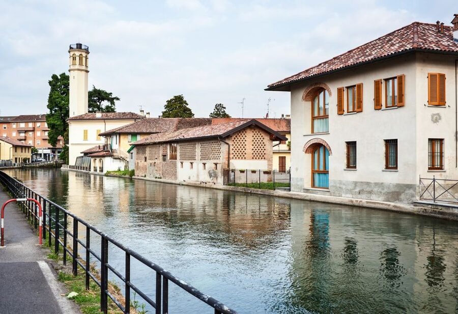 Milan: Navigli District Canal Boat Tour with Aperitivo - The old railing houses along Naviglio Grande