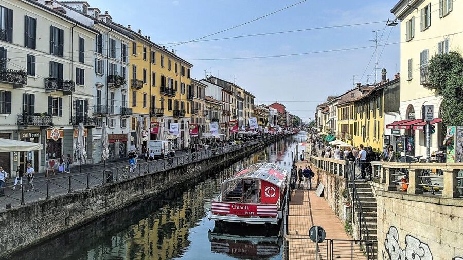 Milan: Navigli District Canal Boat Tour with Aperitivo - Canottieri Milano Olona and the launderers’ alley