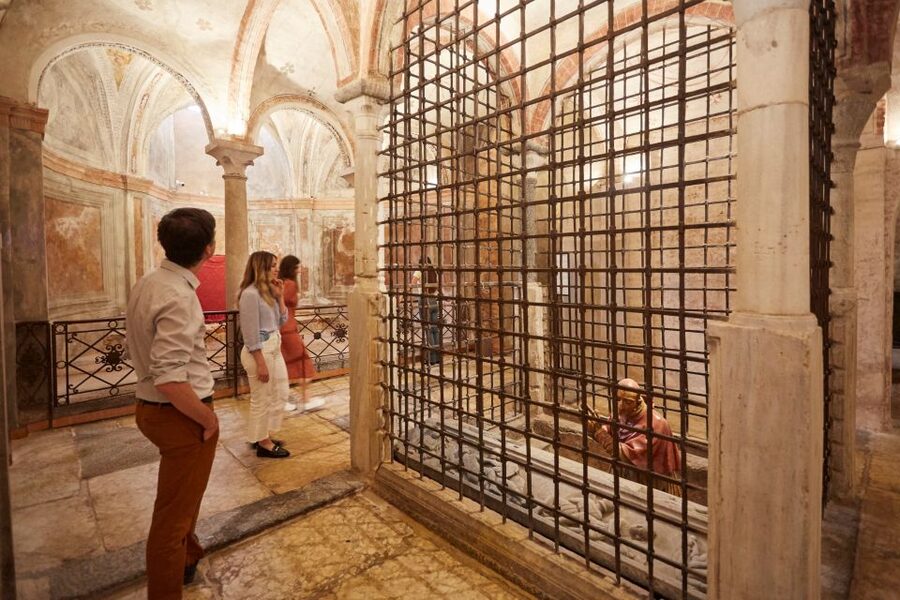 Milan: Pinacoteca Ambrosiana and San Sepolcro Crypt Ticket - What the self-guided format is really like