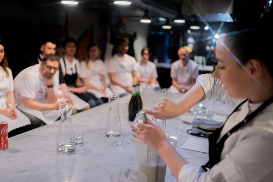 Milan: Pizza or Pasta and Gelato-Making Class with Wine - Picking pizza or pasta