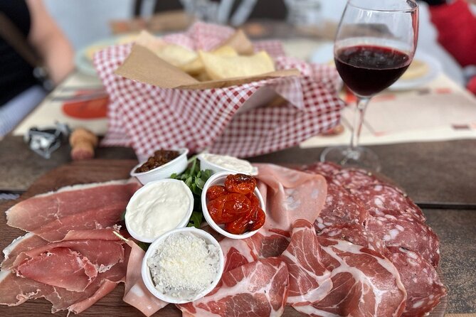 Milan's Authentic Street Food tour: A Gourmet Experience - What the guide adds beyond the food