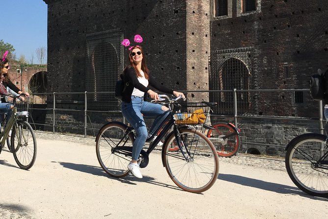 Milan's Hidden Gems: Unique Bike Tour (ENG, NL) - Brera brings you back to old Milan