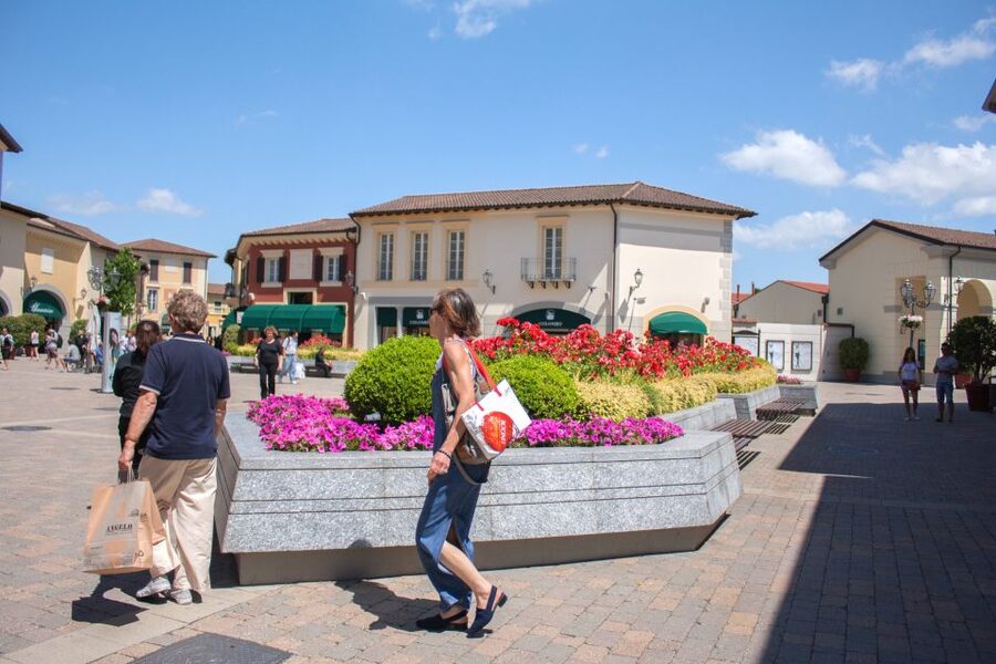 Milan: Serravalle Designer Outlet Roundtrip Bus Transfer - My verdict on this Milan shopping transfer