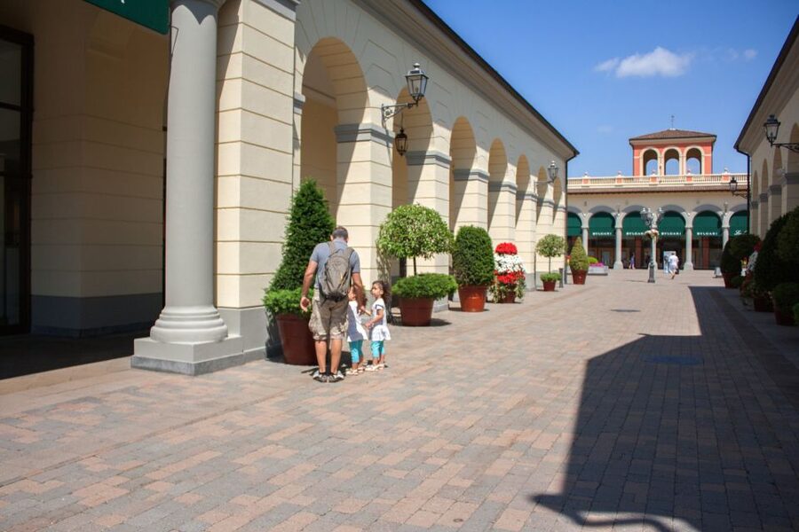 Milan: Serravalle Designer Outlet Roundtrip Bus Transfer - Six hours among 170-plus outlet shops