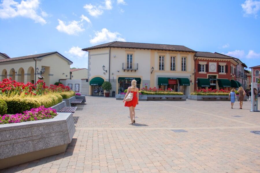 Milan: Serravalle Designer Outlet Roundtrip Bus Transfer - The return bus requires attention