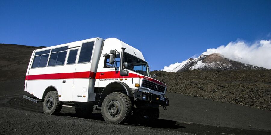 Mount Etna: Roundtrip Cable Car and 4x4 Bus Ticket - Practical tips for a better morning