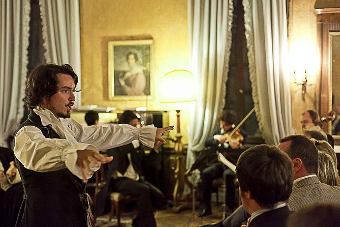 Musica a Palazzo 'Traveling Opera' Performance in Venice - Comfort, heat, and the one-bathroom reality
