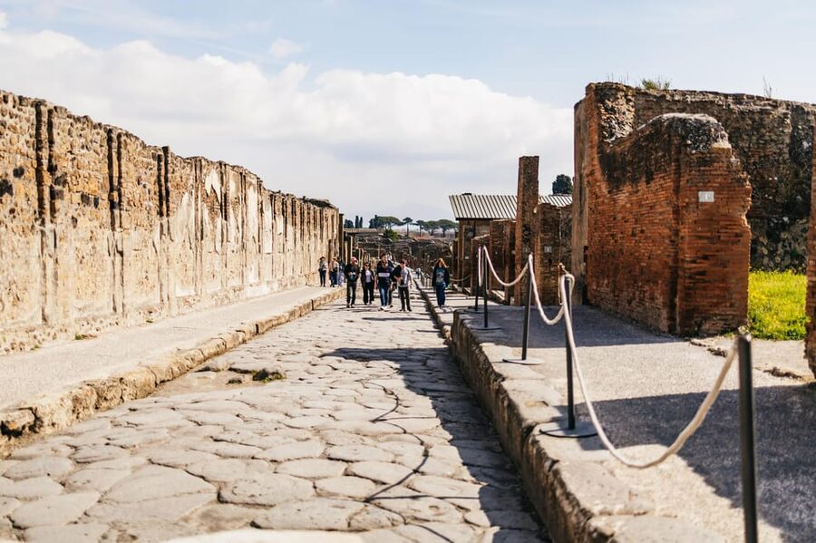 Naples: Pompeii and Mt. Vesuvius with Lunch and Wine Tasting - Why this day trip works so well from Naples