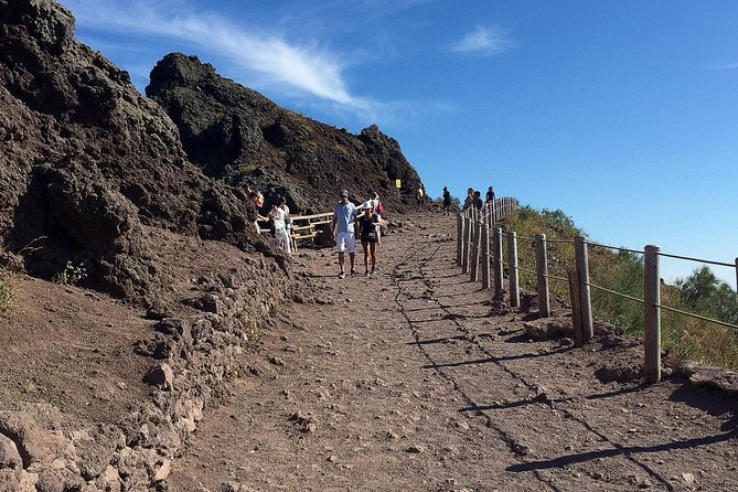 Naples: Pompeii & Mt Vesuvius All-Inclusive Small Group w/ Lunch - Walking toward Mount Vesuvius