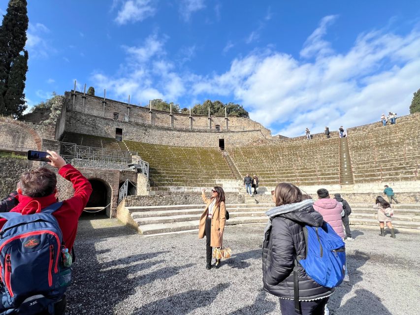 Naples: Pompeii & Mt. Vesuvius Day Trip with Tickets & Lunch - Language support and the role of the guides