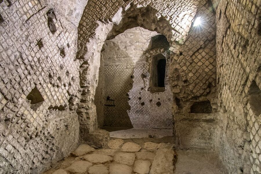 Naples: San Lorenzo Maggiore and Neapolis Sotterrata Ticket - What the Roman market reveals