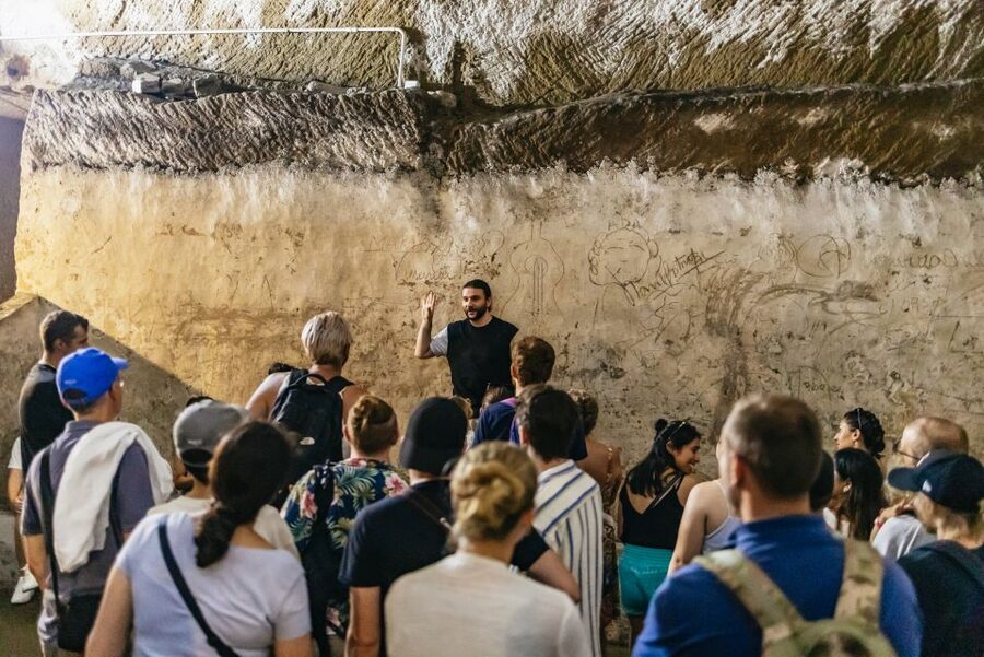 Naples: Spanish Quarters Underground Guided Tour - Meeting the guide near Toledo Street