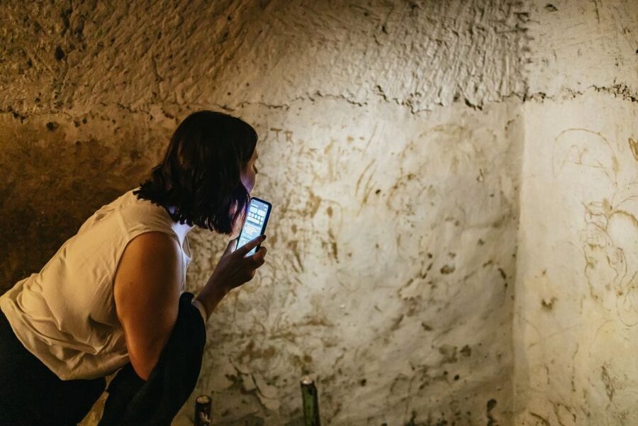 Naples: Spanish Quarters Underground Guided Tour - Why the guide shapes the whole visit