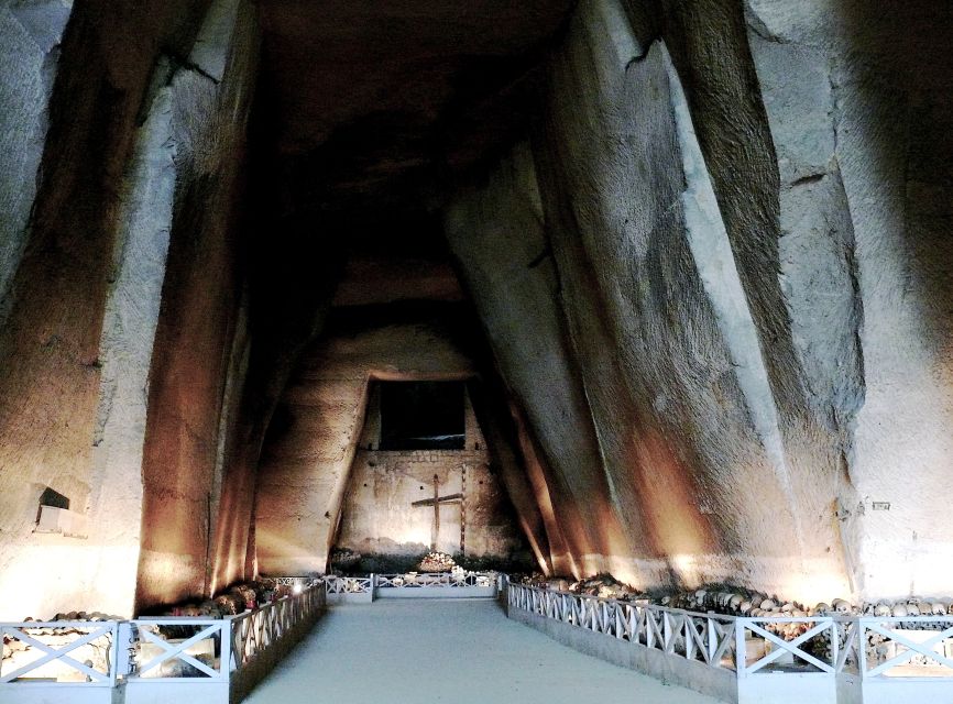 Naples: The Holy Mile 3-Hour Guided Tour - The Presepe Favoloso and the character of Rione Sanità