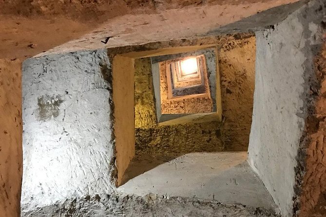 Naples Underground Spanish Quarters with Guide - The Narrow Tunnels Need a Realistic Warning