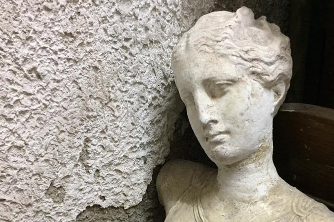 Naples Underground Spanish Quarters with Guide - Guides Make the One Hour Count