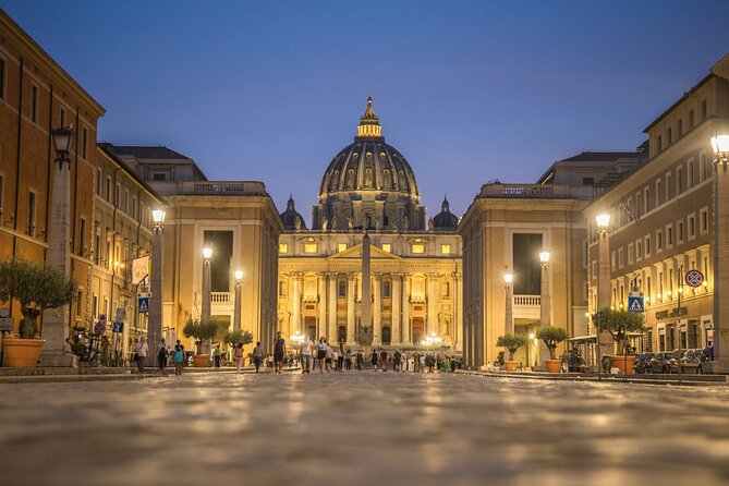 Night Tour of Rome with Local Pizza Dinner and Gelato Experience - The Colosseum and Roman Forum from outside