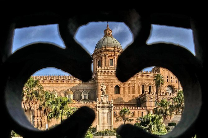 Palermo No Mafia walking tour: discover the Anti-mafia culture in Sicily - Piazza della Memoria remembers judges and prosecutors