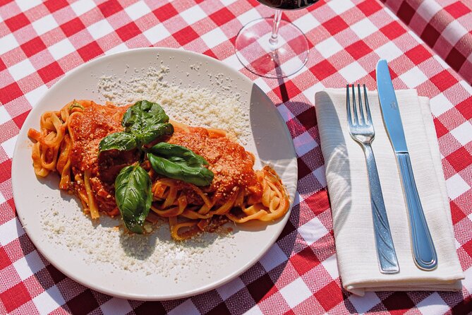Pasta Cooking Class in Rome - Fettuccine Class in Piazza Navona - What you actually make, and what the kitchen handles