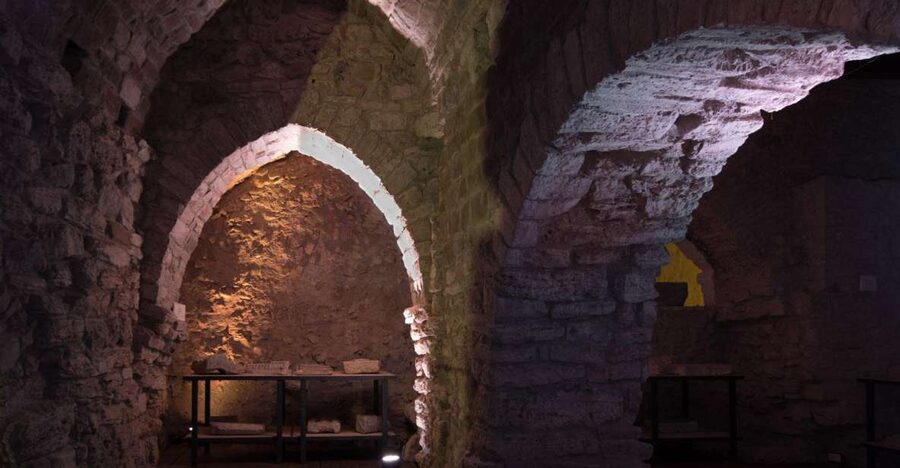 Perugia: Entry Ticket and Guided Tour of Perugia Underground - The guide brings order to a complicated site