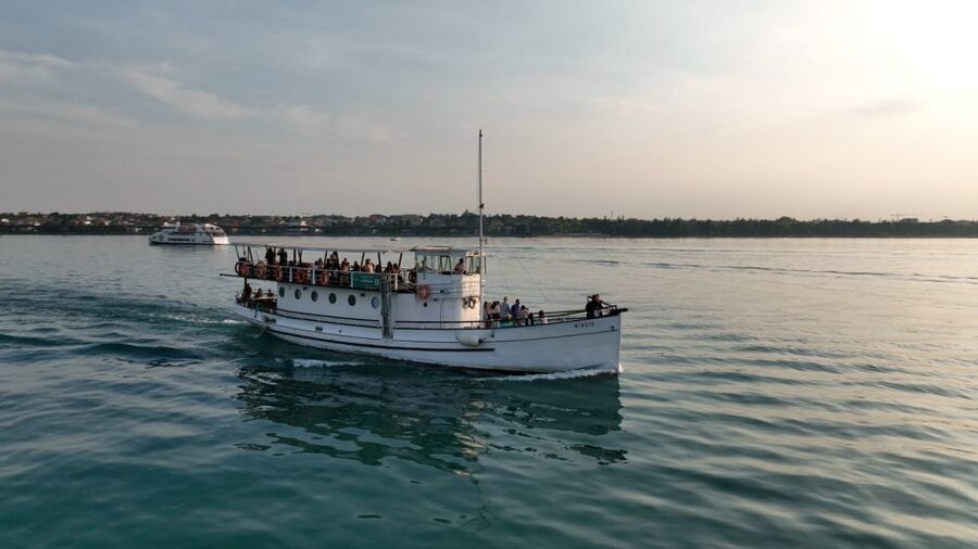 Peschiera: Half-Day Lake Garda Cruise with Lunch - Sirmione, Jamaica Beach, and the Grottoes of Catullus