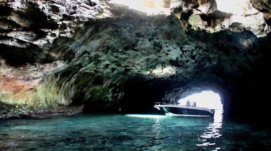 Polignano a Mare: Boat Trip, Swim & Cave with Aperitif - Key points at a glance