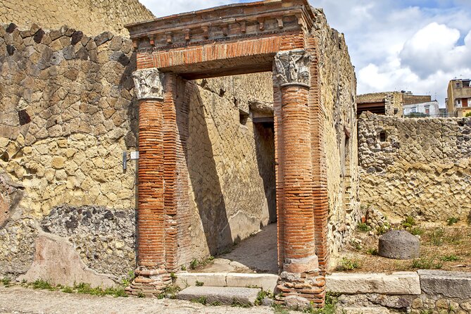 Pompeii and Herculaneum Small Group Tour with an Archaeologist - The lunch break and transfer to Herculaneum
