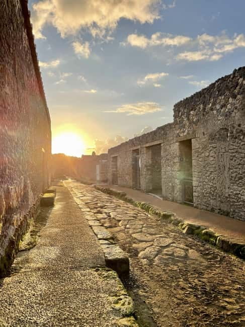 Pompeii: Exclusive Tour with Archaeologist and Entry Tickets - Temples of Jupiter and Apollo