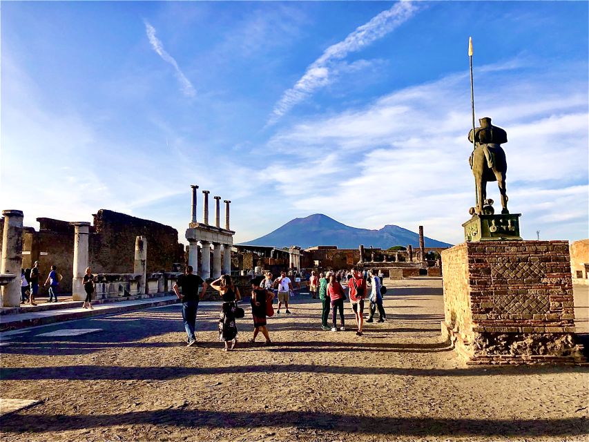 Pompeii: Guided Tour with Skip-the-Line Entry - Homes, Shops, and a Pompeii Bakery
