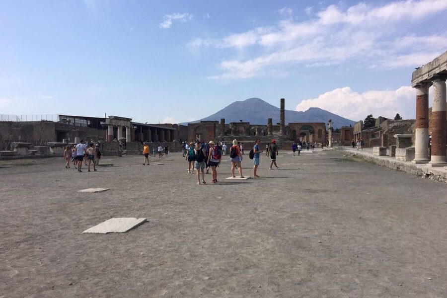 Pompeii: Guided Walking Tour with Entrance Ticket - Why a guide changes the Pompeii visit