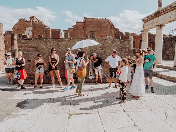 Pompeii: Small Group Tour with an Archaeologist - Why a guided start helps at Pompeii